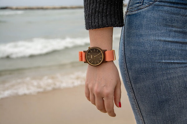 女子就活生が選ぶべき腕時計のベルト