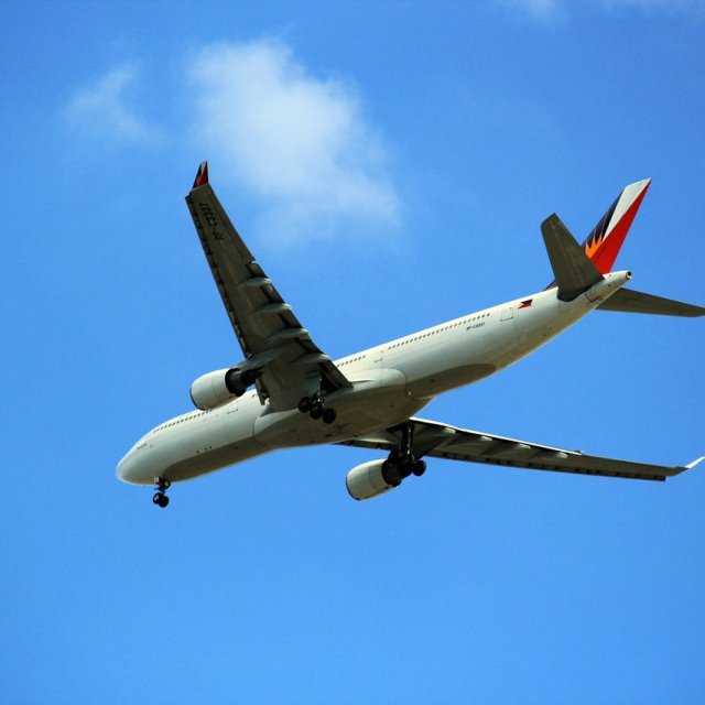 航空業界に就職するためには？ANAとJALの違いから仕事内容などを紹介！ ES研究所