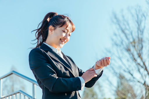 【経験者が語る】女子の就活にふさわしい「腕時計」の選び方1