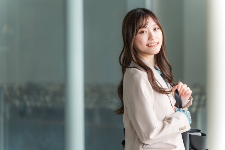 就活で「服装自由」はオフィスカジュアルで行けばいい？男女別の具体例2