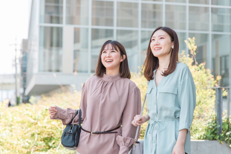 (40)女子就活生のスーツはパンツ？スカート？就活スーツに必要なアイテム2