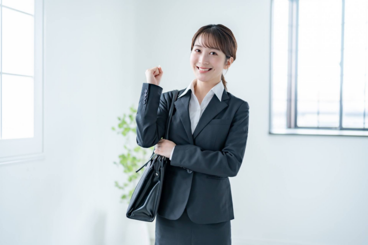 (41)就活で「ブラウス」ってあり？選び方や好印象シャツを紹介6