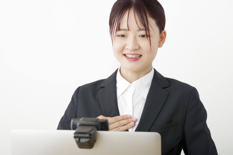(41)就活で「ブラウス」ってあり？選び方や好印象シャツを紹介8
